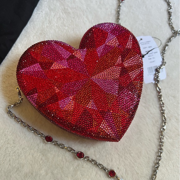 🖤SOLD🖤 Judith Leiber Couture Ruby Crystal-Embellished Heart-Shaped Clutch - Picture 8 of 17